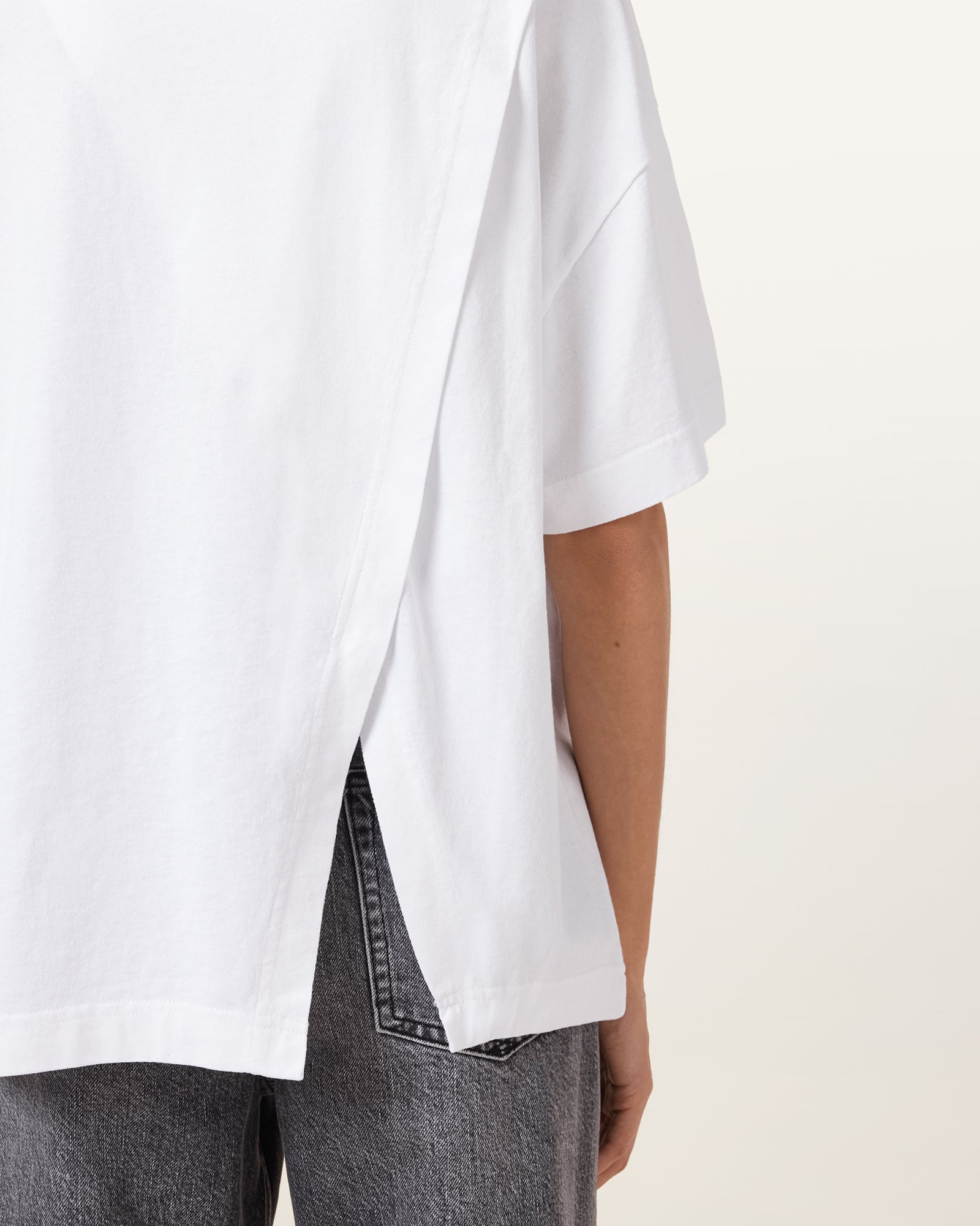 Avri Logo Tee - Image 4